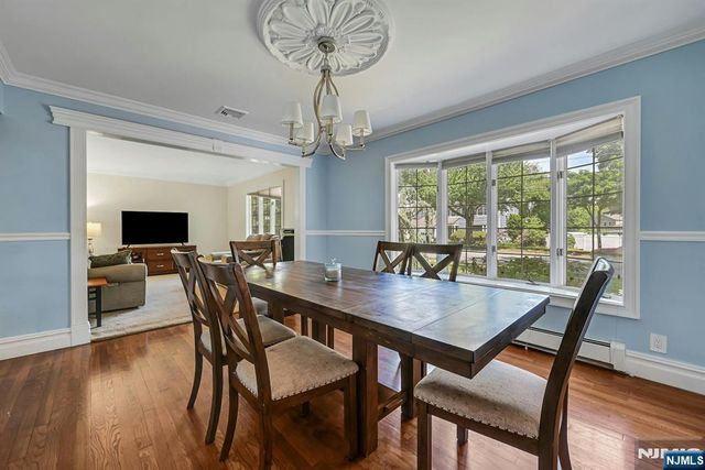 44 W Midland Avenue, Paramus, NJ 07652