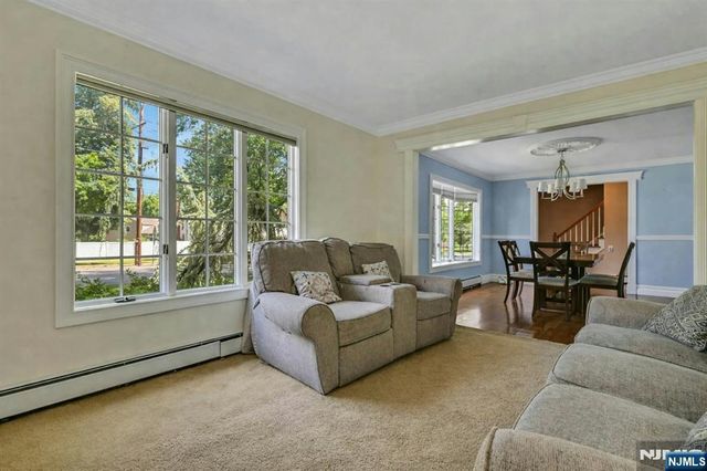 44 W Midland Avenue, Paramus, NJ 07652