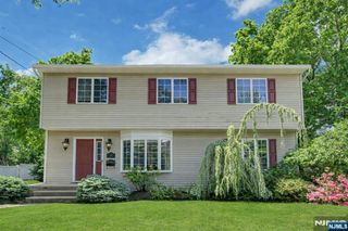 44 W Midland Avenue, Paramus, NJ 07652