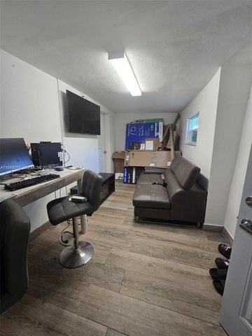 110 W 53rd St B, Hialeah, FL 33012