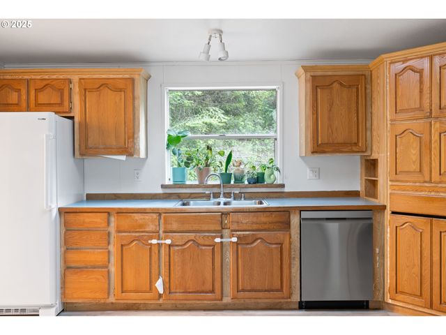 33385 CRAIG Loop, Cottage Grove, OR 97424
