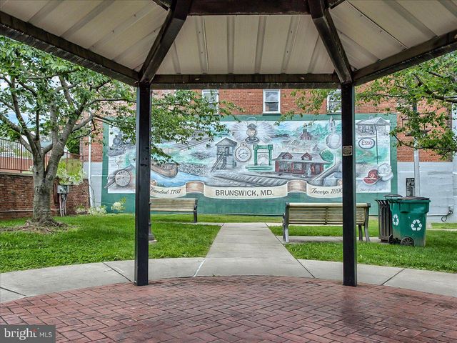 801 N MAPLE AVE, Brunswick, MD 21716