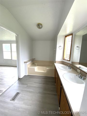 18867 11th Street, Oakland, OK 73446