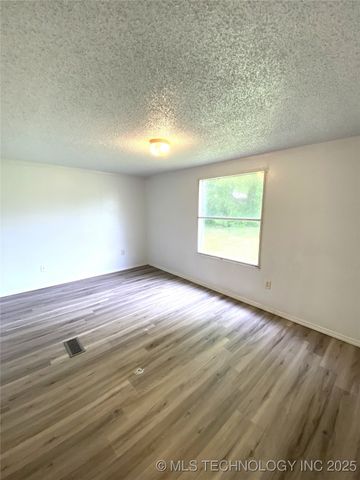 18867 11th Street, Oakland, OK 73446