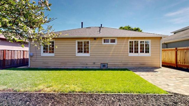 215 Wisteria Drive, East Palo Alto, CA 94303