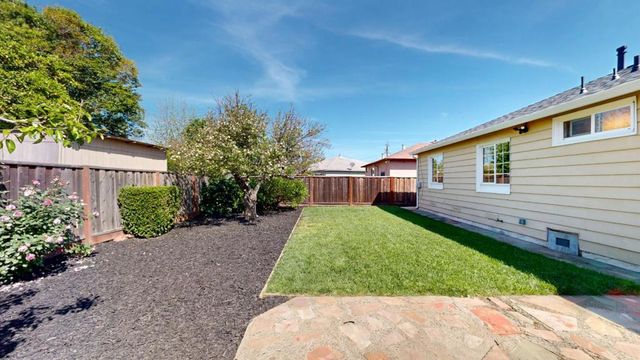 215 Wisteria Drive, East Palo Alto, CA 94303