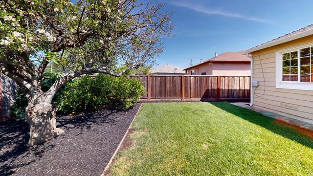 215 Wisteria Drive, East Palo Alto, CA 94303