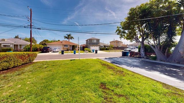 215 Wisteria Drive, East Palo Alto, CA 94303