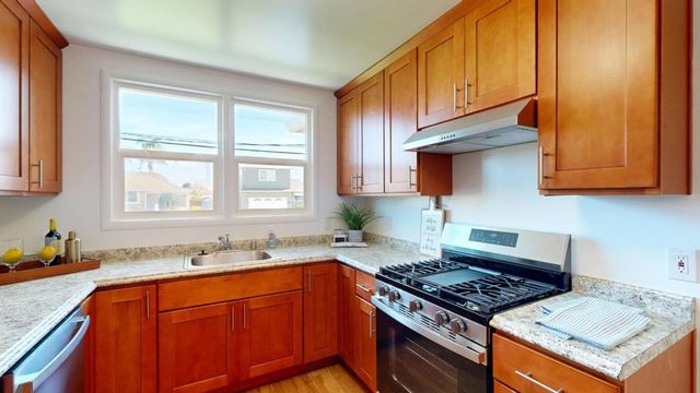 215 Wisteria Drive, East Palo Alto, CA 94303