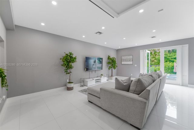 1209 NE 96th St 1209, Miami Shores, FL 33138