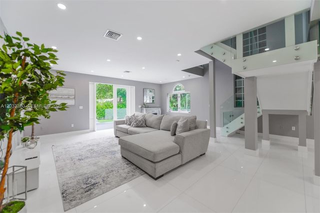 1209 NE 96th St 1209, Miami Shores, FL 33138