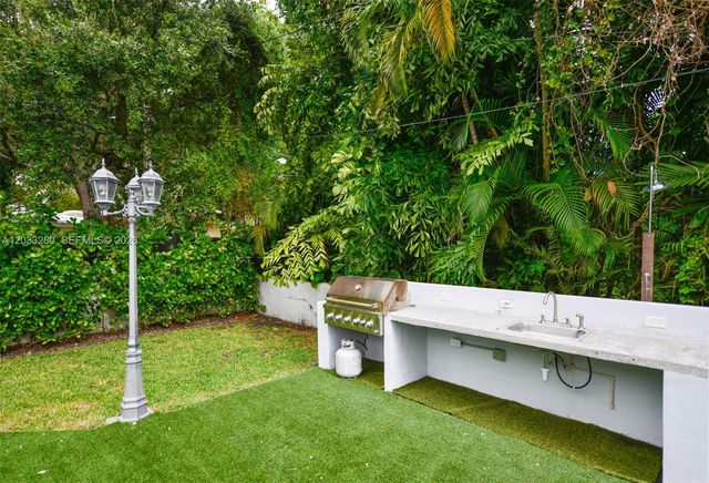 1209 NE 96th St 1209, Miami Shores, FL 33138