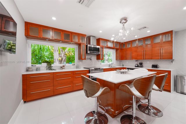 1209 NE 96th St 1209, Miami Shores, FL 33138