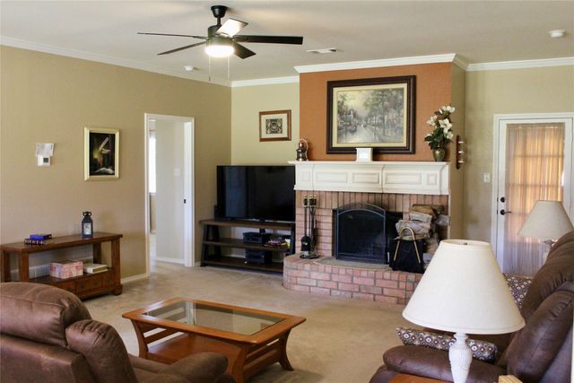 166 Meadowview Circle, Van Alstyne, TX 75495