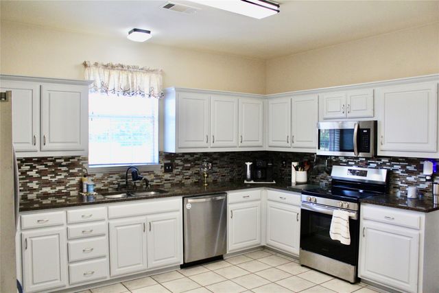 166 Meadowview Circle, Van Alstyne, TX 75495