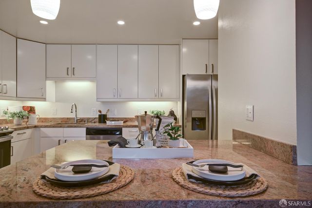 1171 Compass Lane 209, Foster City, CA 94404