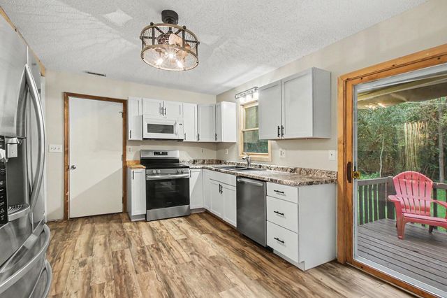 86 Hickory Nut Lane, Springfield City, MI 49037