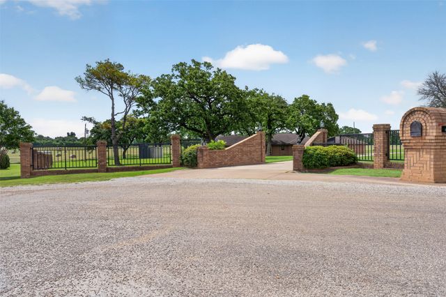 5309 Burleson Oaks Drive, Burleson, TX 76028