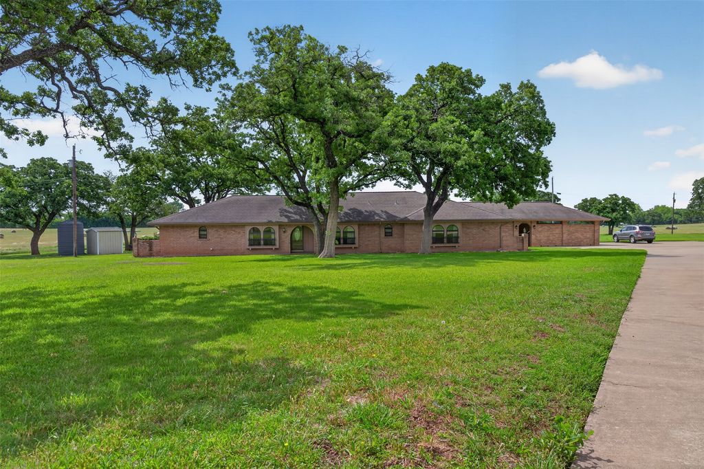 5309 Burleson Oaks Drive, Burleson, TX 76028