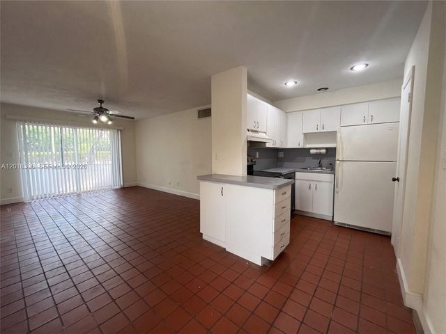 8701 SW 141st St B4, Palmetto Bay, FL 33176