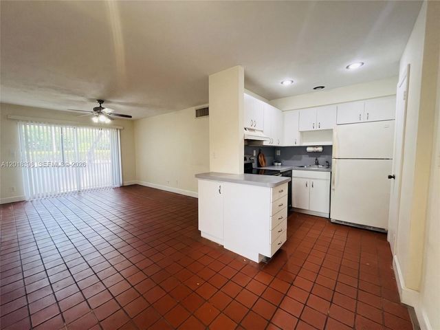 8701 SW 141st St B4, Palmetto Bay, FL 33176
