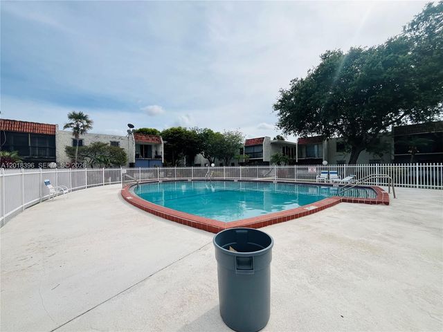 8701 SW 141st St B4, Palmetto Bay, FL 33176