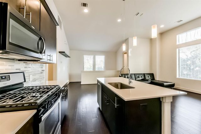 3206 N Macgregor Way A, Houston, TX 77004