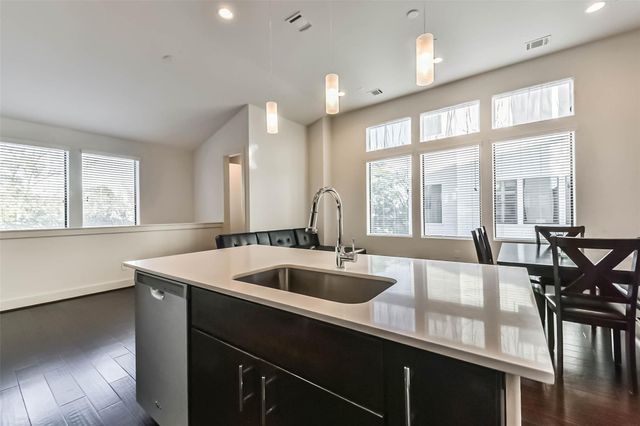 3206 N Macgregor Way A, Houston, TX 77004