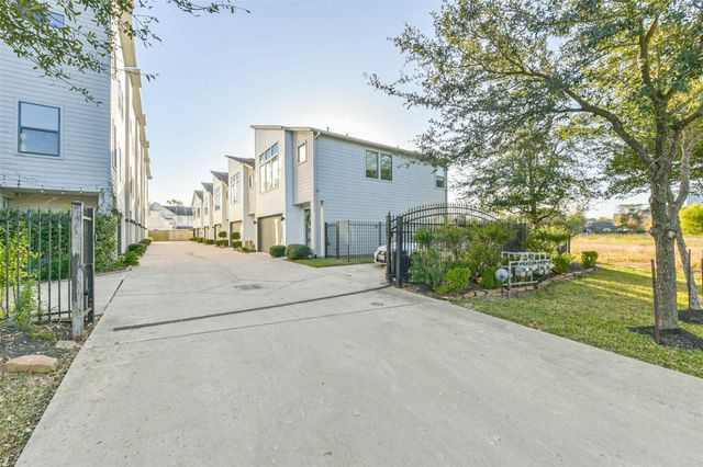 3206 N Macgregor Way A, Houston, TX 77004