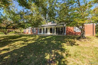 19 Villa Coublay, Frontenac, MO 63131
