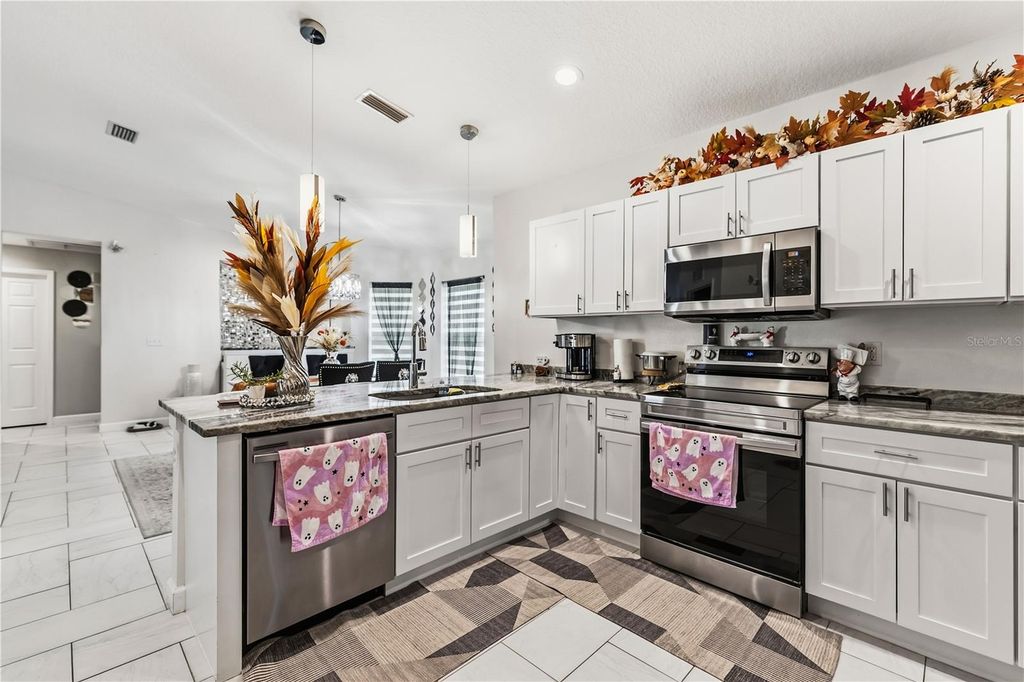 Image 11 of property listing at 5001 18TH STREET E, Bradenton, FL 34203
