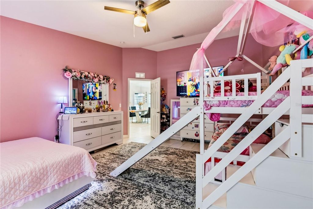 Image 23 of property listing at 5001 18TH STREET E, Bradenton, FL 34203