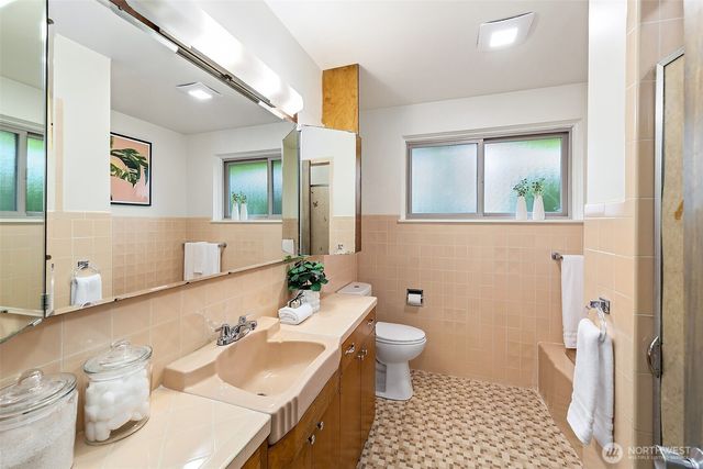 6533 38th Avenue SW, Seattle, WA 98126