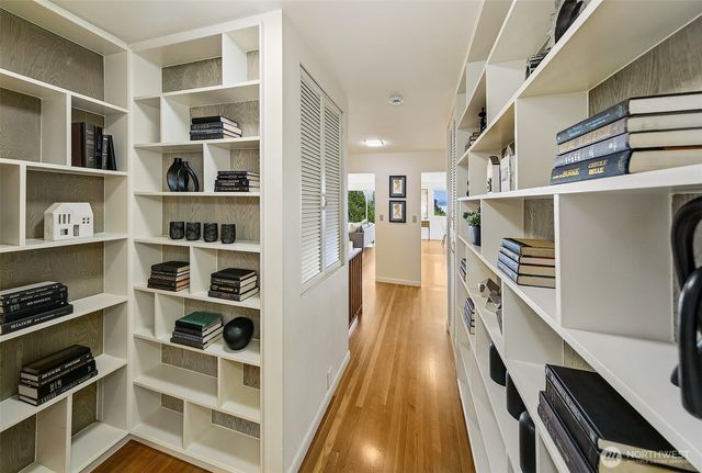 6533 38th Avenue SW, Seattle, WA 98126