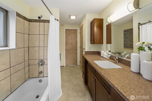 6533 38th Avenue SW, Seattle, WA 98126