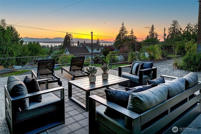 6533 38th Avenue SW, Seattle, WA 98126