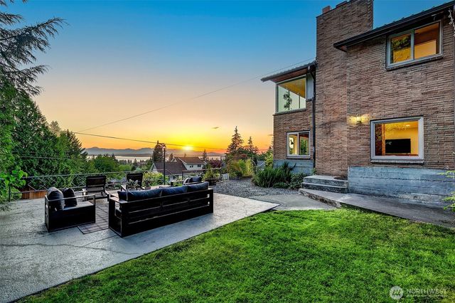 6533 38th Avenue SW, Seattle, WA 98126