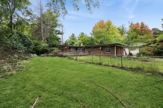 9041 Maple Avenue, Burr Ridge, IL 60527