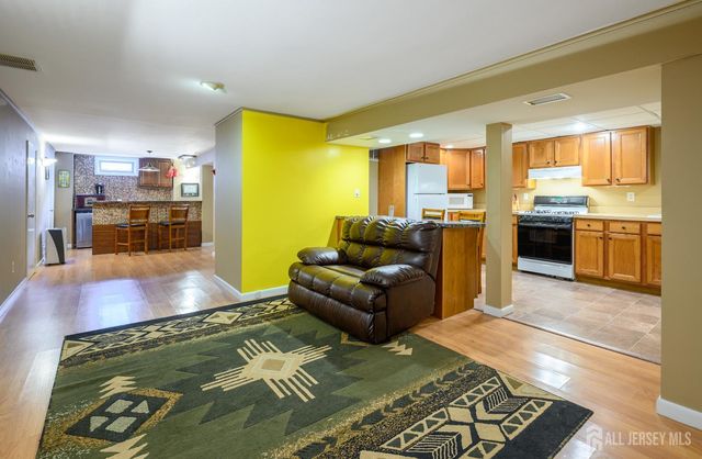 13 King Street, Edison, NJ 08820