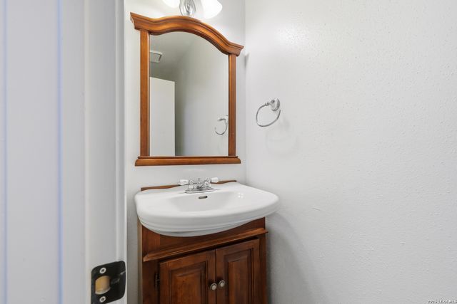 7107 Grassy Trl, San Antonio, TX 78244