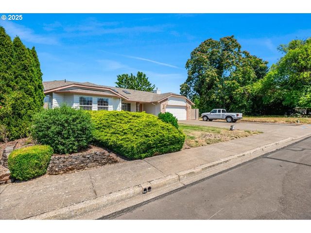1691 Ne GRANDHAVEN St, Mc Minnville, OR 97128