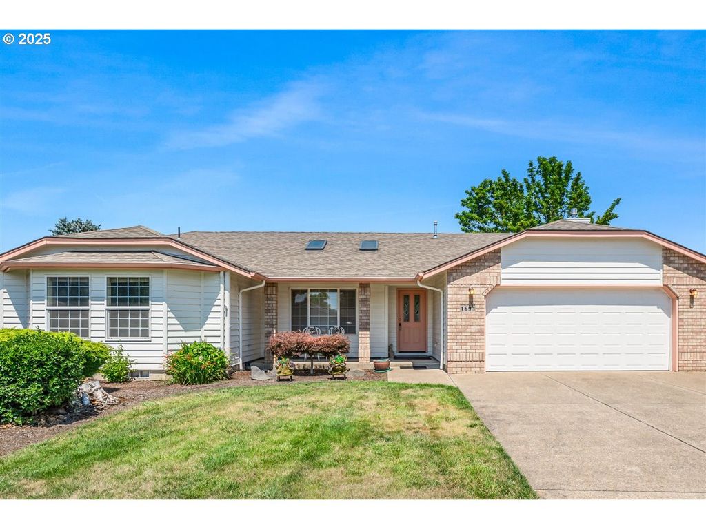1691 Ne GRANDHAVEN St, Mc Minnville, OR 97128