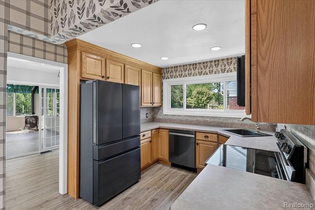 24800 Pamela Street, Flat Rock, MI 48134