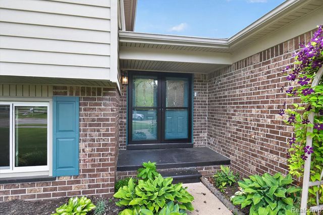 24800 Pamela Street, Flat Rock, MI 48134