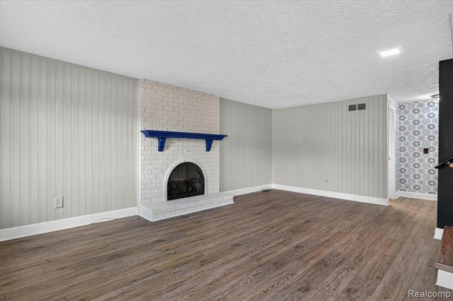 24800 Pamela Street, Flat Rock, MI 48134