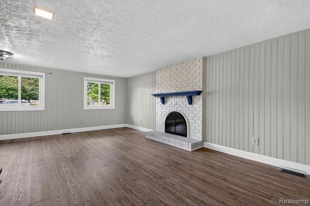 24800 Pamela Street, Flat Rock, MI 48134