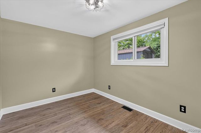 24800 Pamela Street, Flat Rock, MI 48134