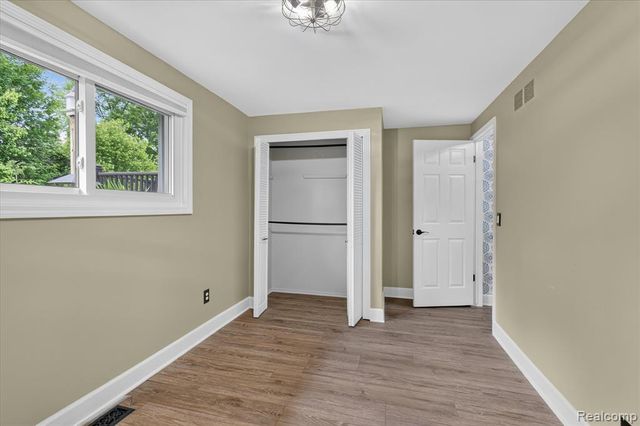 24800 Pamela Street, Flat Rock, MI 48134