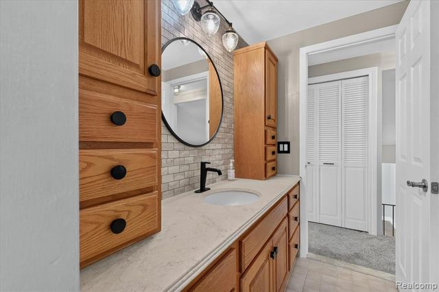 24800 Pamela Street, Flat Rock, MI 48134