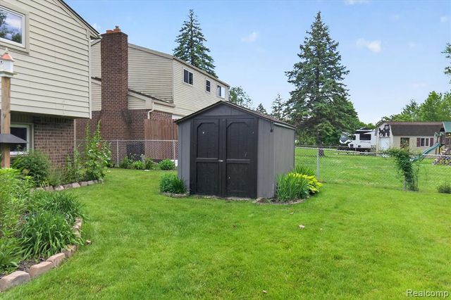 24800 Pamela Street, Flat Rock, MI 48134